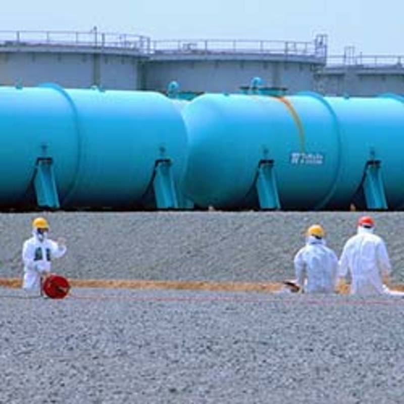 TEPCO-Arbeiter in Fukushima Dai-ichi arbeiten an unterirdischen 