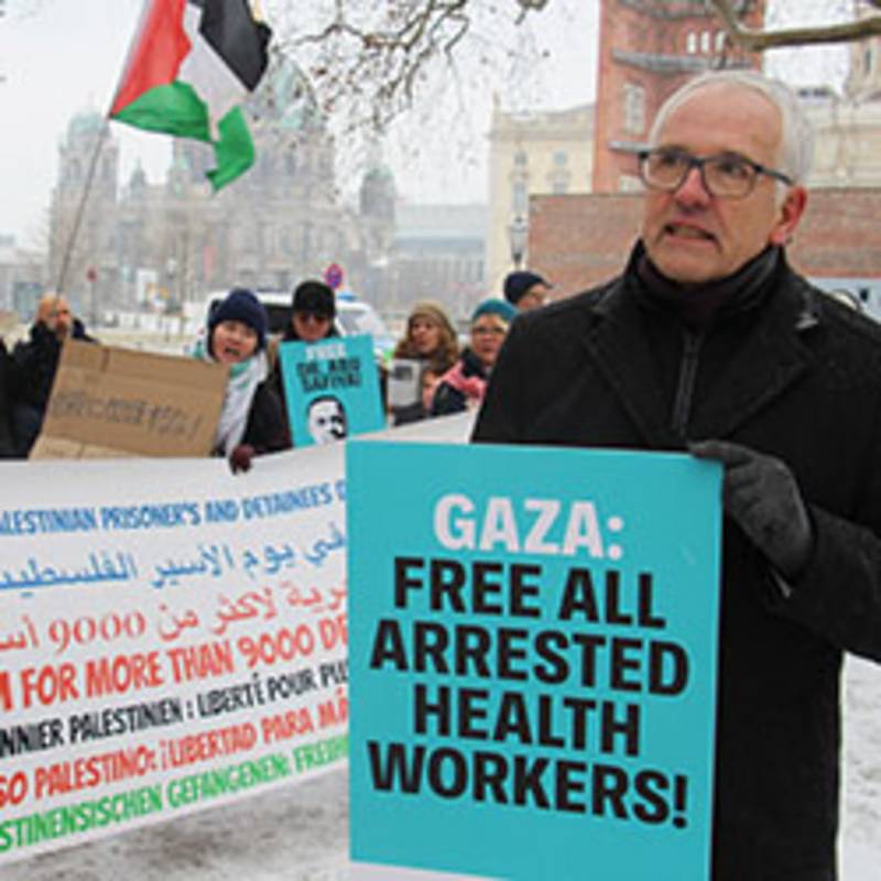 Free Dr. Hussam Abu Safiya! Übergabe von 14.000 Unterschriften an das Auswärtige Amt am 18.2.2026.