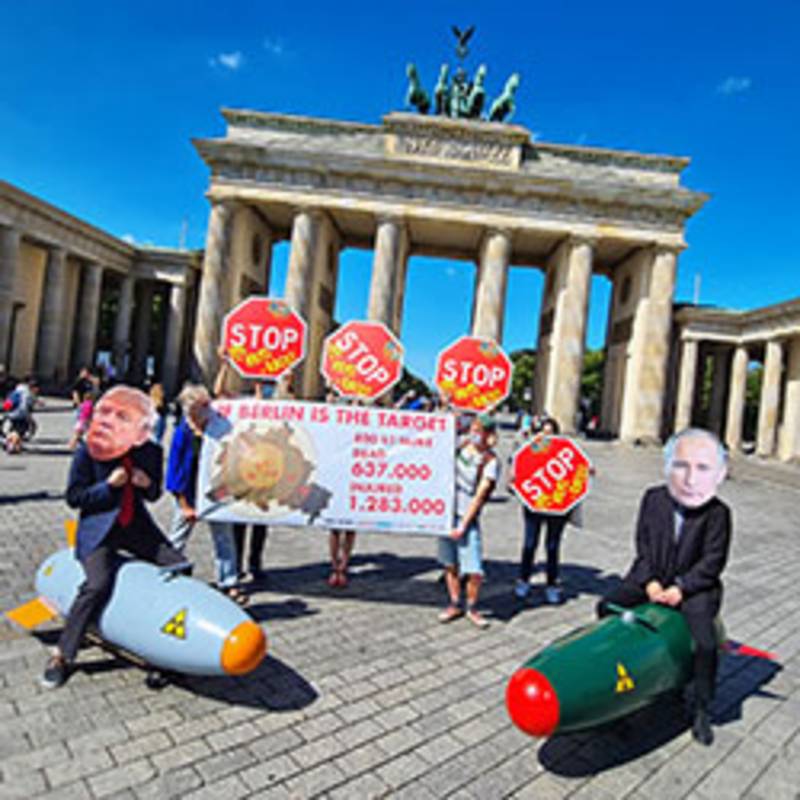 Protestaktion "Stop the arms race" - Für eine atomwaffenfreie Welt", Foto: DFG-VK