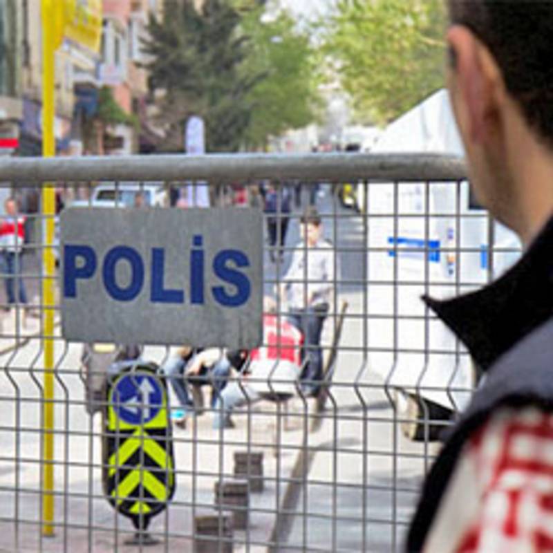 "Polis" - Andrew Reilly 2015 / CC BY-NC 2.0 
