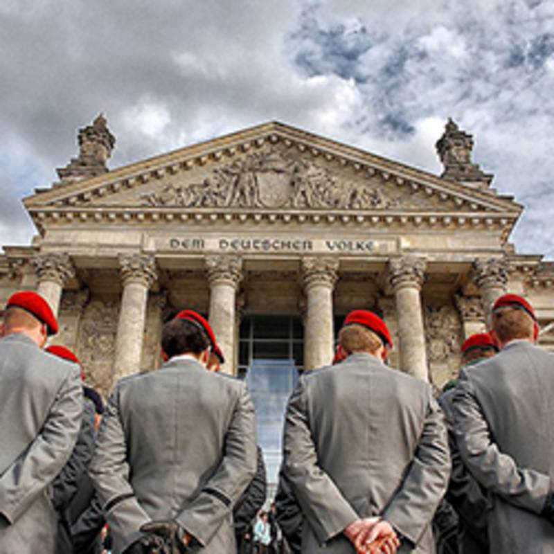 Soldatengelöbnis vor dem Reichstag. Foto: G. Czekalla/Wikipedia