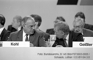 Helmut Kohl und Heiner Geißler kritisierten die Verleihung des Friedensnobelpreises an die IPPNW. 