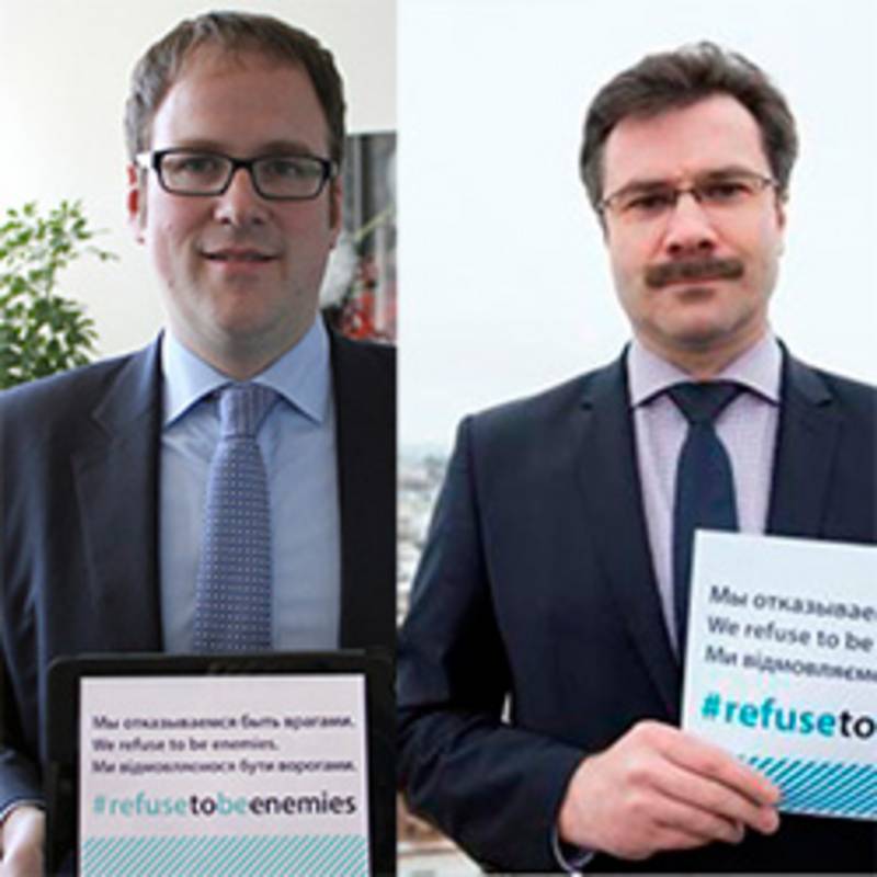 Die Bürgermeister von Erlangen (Florian Janik) und Wladimir (Sergej Sacharow): "We refuse to be enemies"