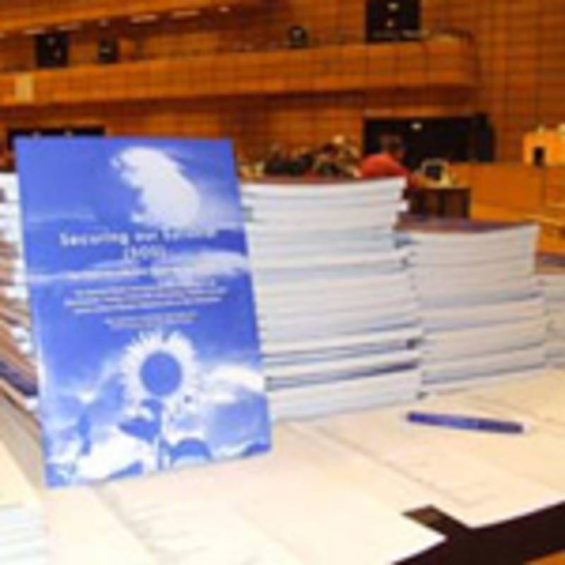 Securing Our Survival (SOS): The Case for a Nuclear Weapons Convention wurde 2007 u.a. von IALANA und der IPPNW veröffentlicht